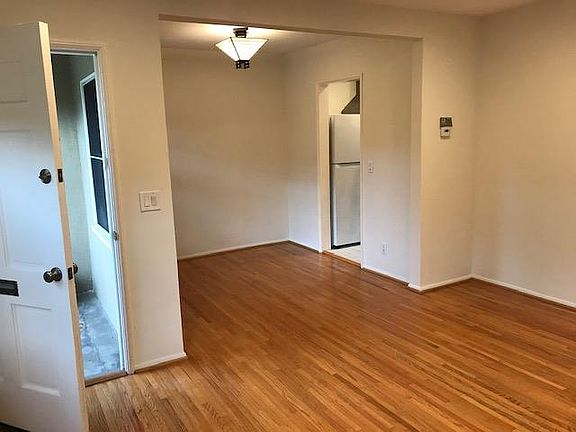 3rd image of 1424 Franklin St APT B