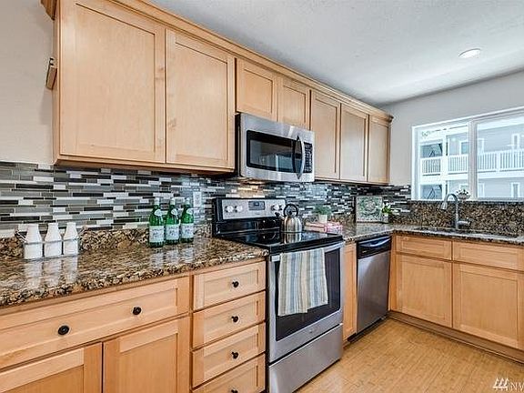 4th image of 14537 NE 40th St #104