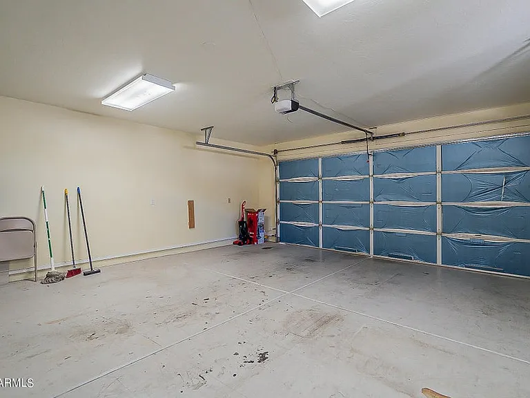 1105 N Cota Ln — Photo 36