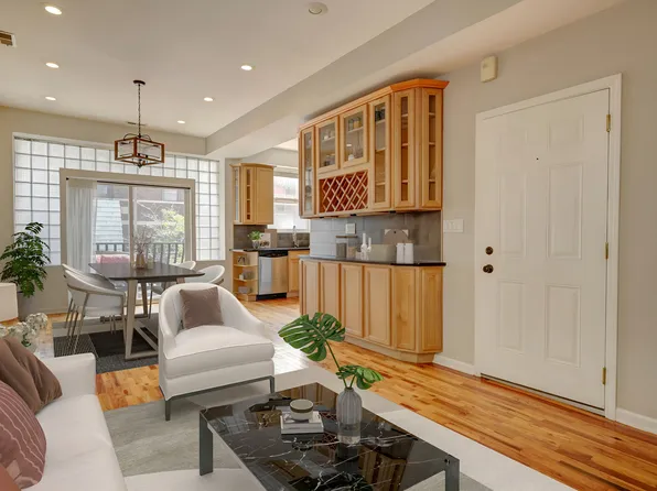 2328 W Augusta Blvd APT 2F, Chicago, IL 60622
