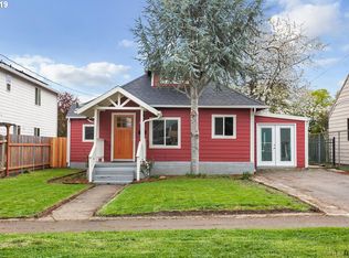 8320 NE Holladay St, Portland, OR 97220