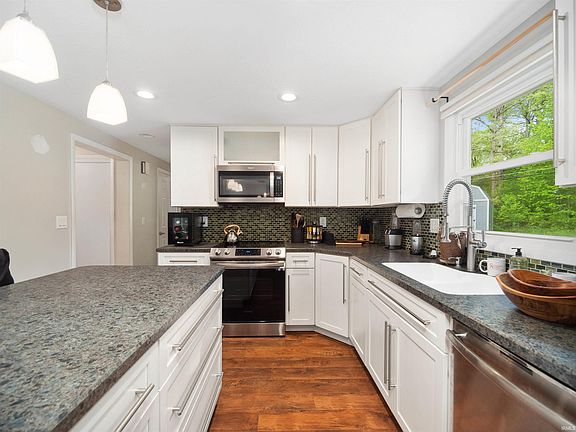 5th image of 5703 Fontana Dr