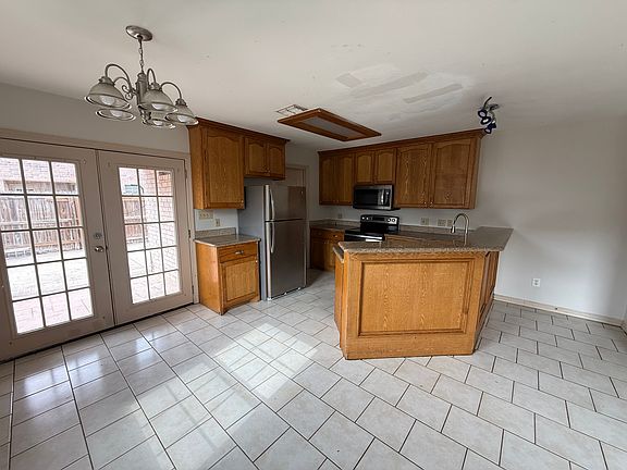 5th image of 1502 W Kiwi Ave