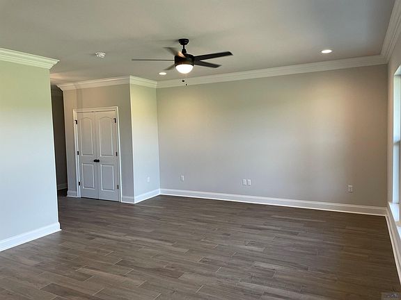3rd image of 427 Rue Evangeline