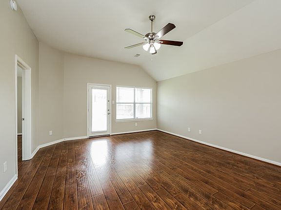 5th image of 11743 Elizabeth Ct