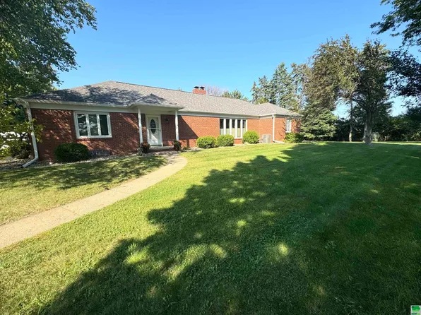 1721 590th St, Storm Lake, IA 50588