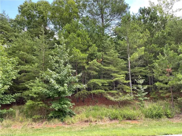 182 Mallard Dr, New London, NC 28127