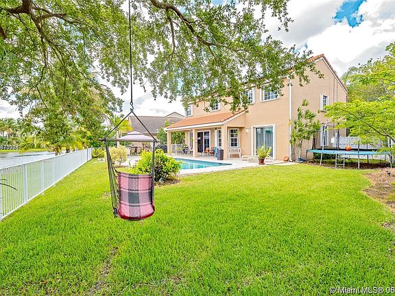 4th image of 480 Cambridge Dr #0