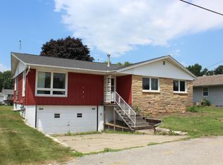 121 Clark Rd, Clear Lake, IA 50428