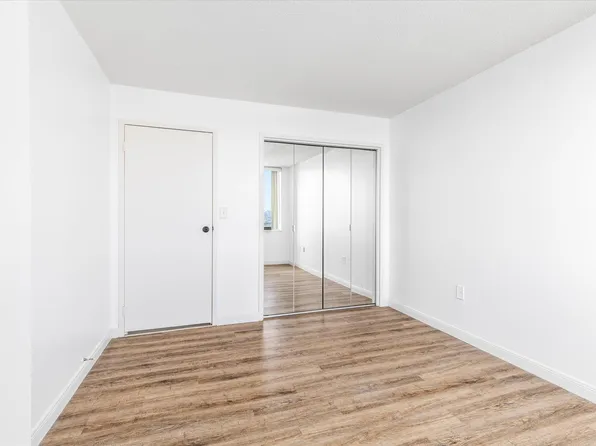 1705 Harmon Cove Tower image 31 of 49