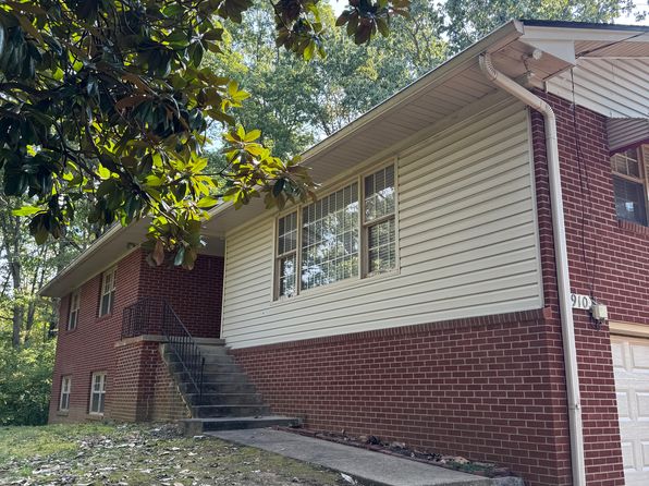 910 S Charles Seivers Blvd