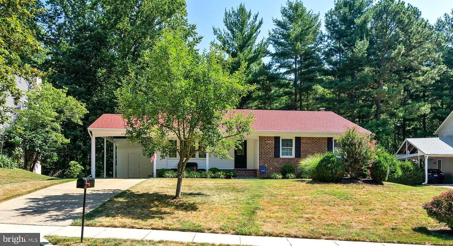 2704 Crabapple Ct photo 1
