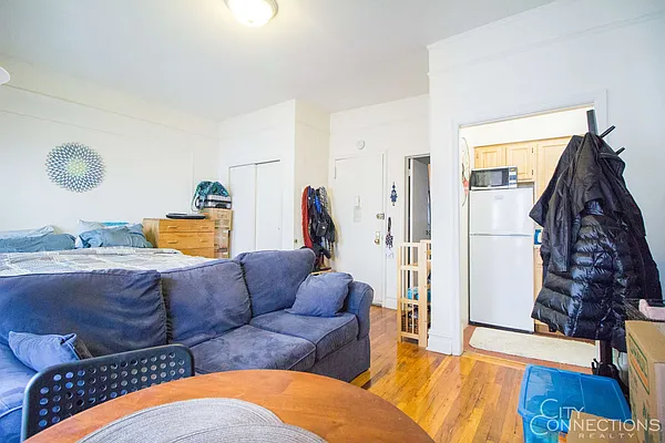 Rented by City Connections Realty | media 7