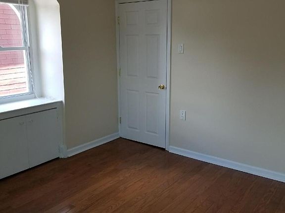 5th image of 1411 Moore St Floor 3
