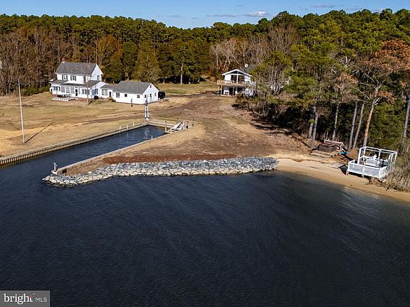 3rd image of 1308 Town Point Rd