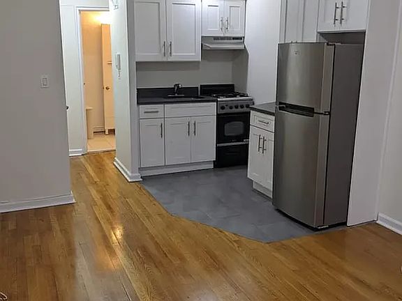 4th image of 325 E 48th St APT 4A