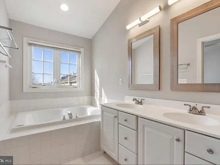 Golf View Dr — Photo 3