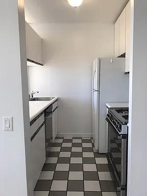 Rented by Fischer Group Realty, LLC | media 10