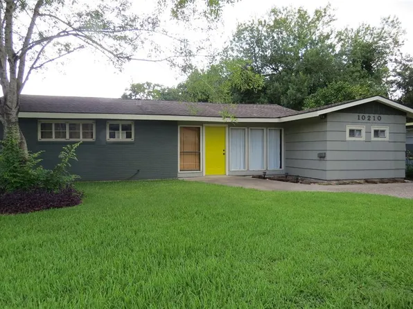 10210 Woodwind Dr, Houston, TX 77025