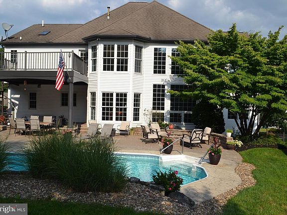 5th image of 670 Pheasant Run Rd