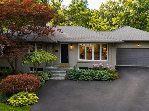 1239 Baldwin Dr, Oakville, ON L6J 2W4