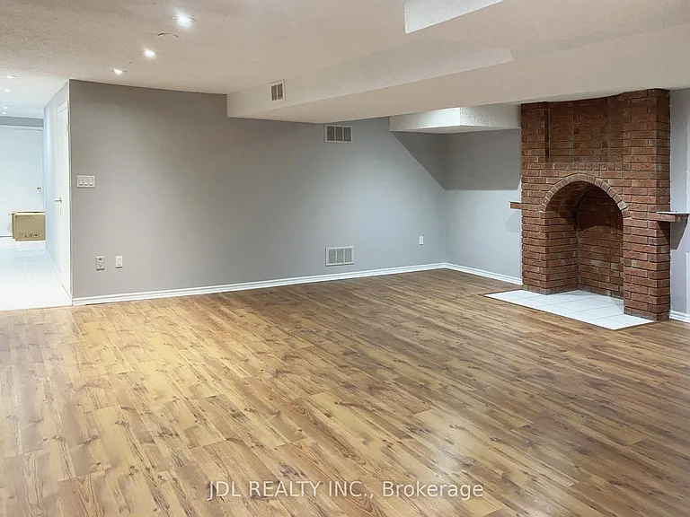 84 Adrian Cres #BASEMENT — Photo 7