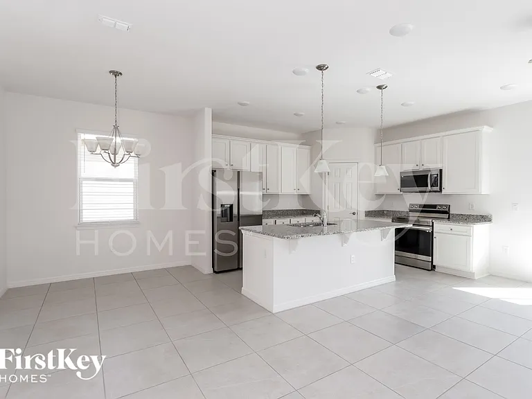 519 Crown Rose Dr — Photo 3