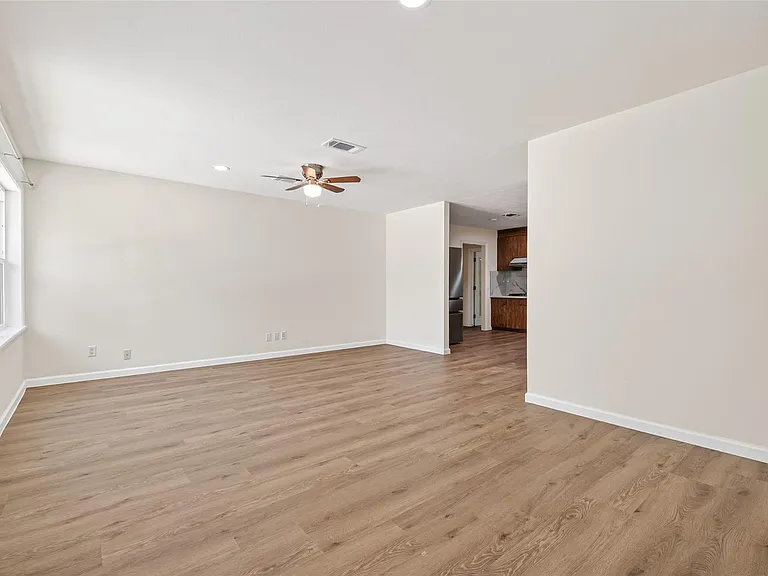 7950 Longridge Dr — Photo 5
