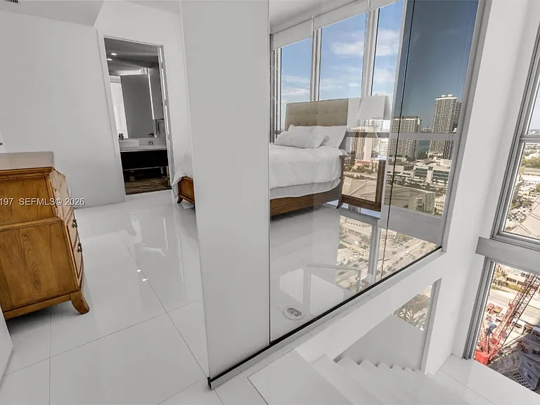 1100 Biscayne Blvd #2907 — Photo 30