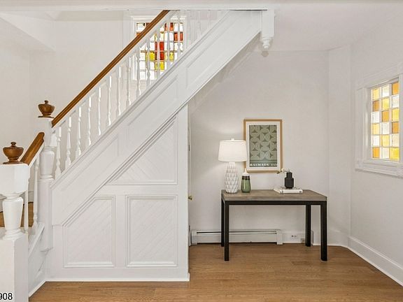 4th image of 41 N Willow St