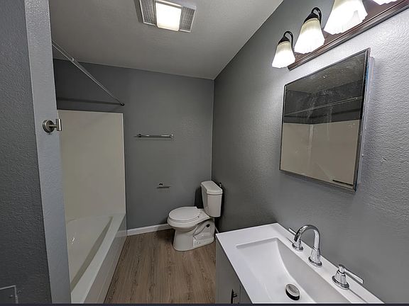 5th image of 3422 S Hudson Ave