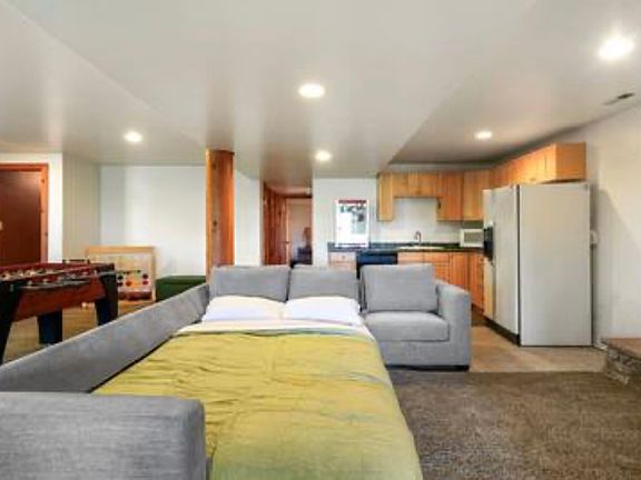 3rd image of 1416 W Berrys Way