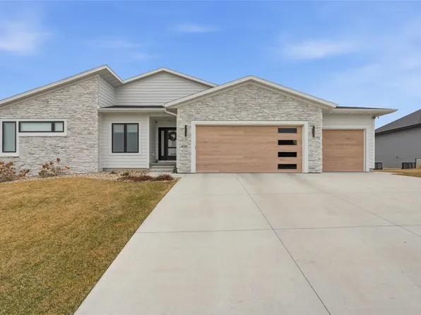 6720 Caldwell Ln NE, Cedar Rapids, IA 52411