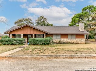 1902 Chukar St, Floresville, TX 78114