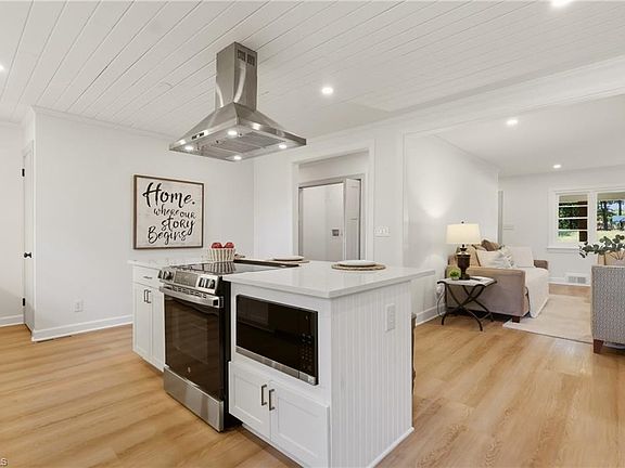 5th image of 334 Country Ln