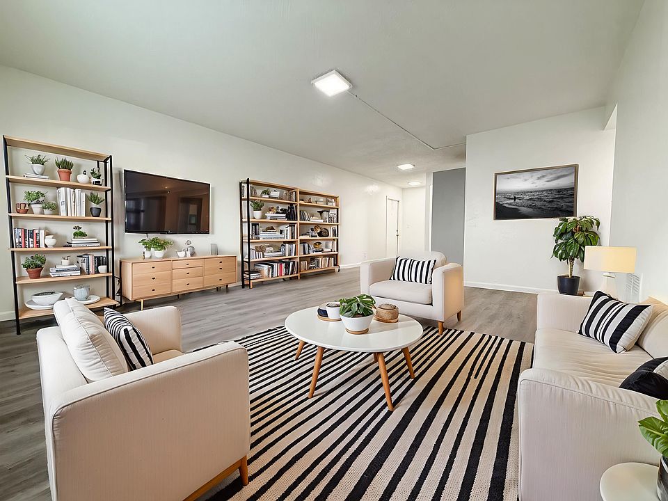 1st image of 1100 S Broadway APT 110