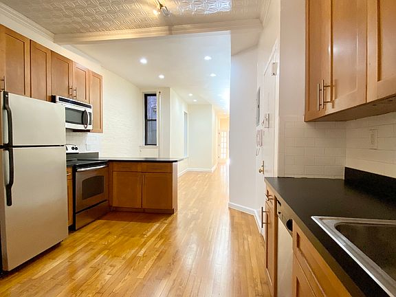 5th image of 517 E 82nd St APT 5C