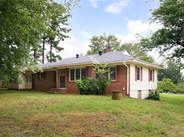 701 Tam O Shanter Trl, Winston Salem, NC 27103