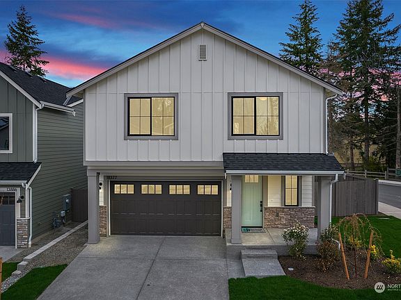 Plan 2200 built at another Harbour Homes community.  Differences in included features may be shown.>