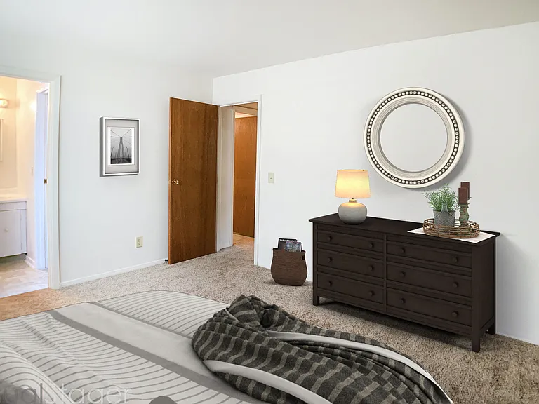 Four Worlds Apartments — Photo 21