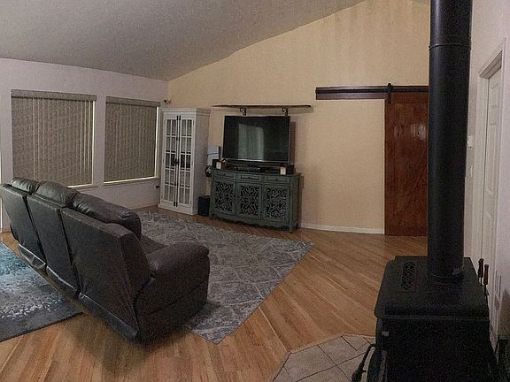 5th image of 124 Loafer Ln