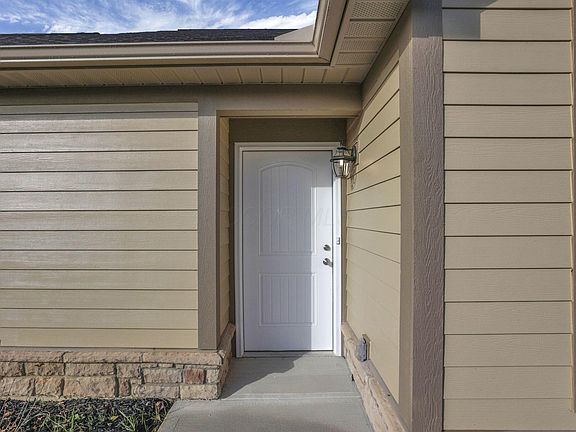 5th image of 681 Woods Edge Ln
