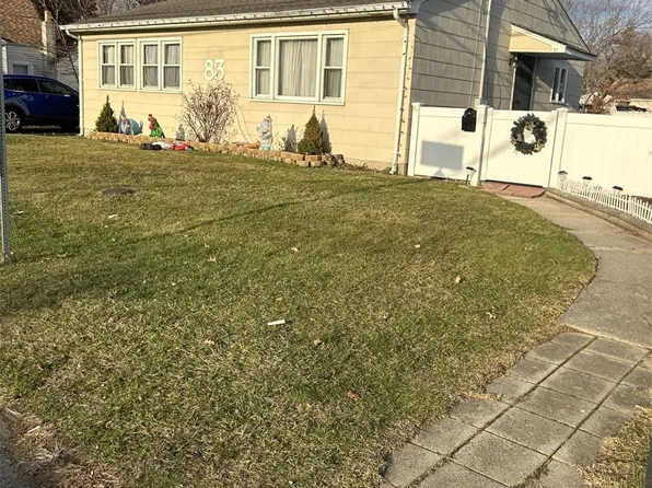 83 Irmisch Avenue, Lindenhurst, NY 11757