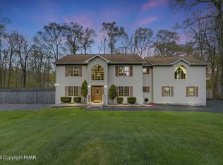 2407 Larkspur Dr, Stroudsburg, PA 18360