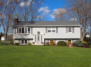 15 Charcoal Ridge Rd W, New Fairfield, CT 06812