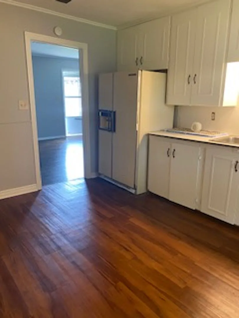 Cute 2BR Bungalow — Photo 2