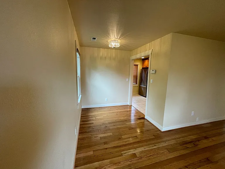 215 South Ln — Photo 4