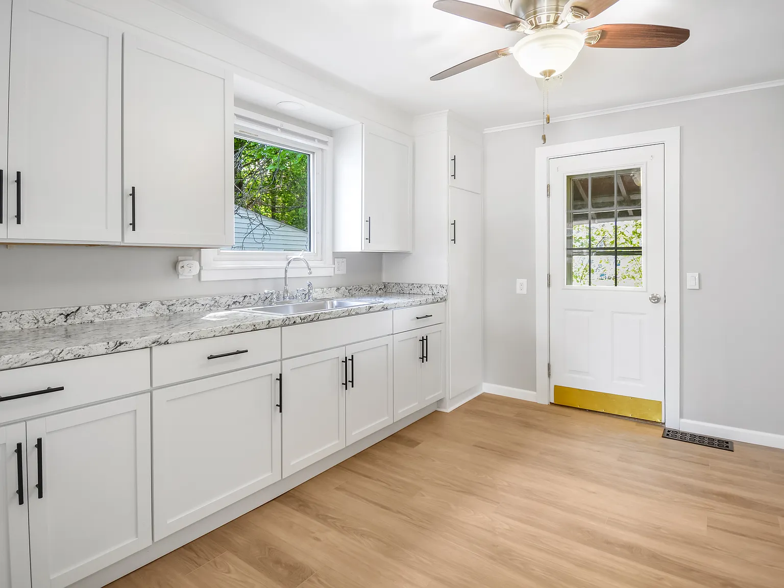 2 bed, 720 sqft, $1,450 — Photo 2
