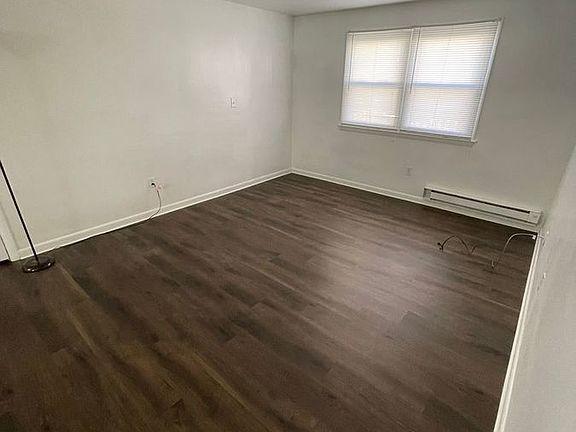 5th image of 374 Fort Worth Ave APT 1