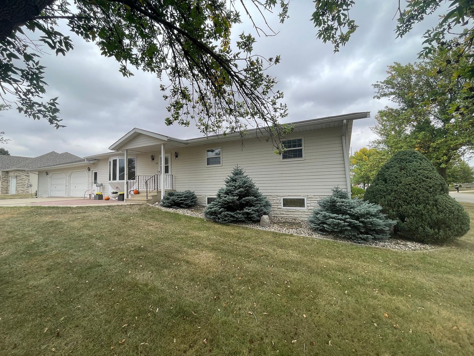 608 E Lyon St, Minneota, MN 56264 MLS 6437396 Zillow